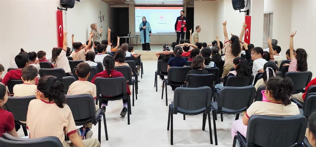 İlkokul Öğrencilerine Gıda Güvenilirliği ve İsrafı Azaltma Eğitimi