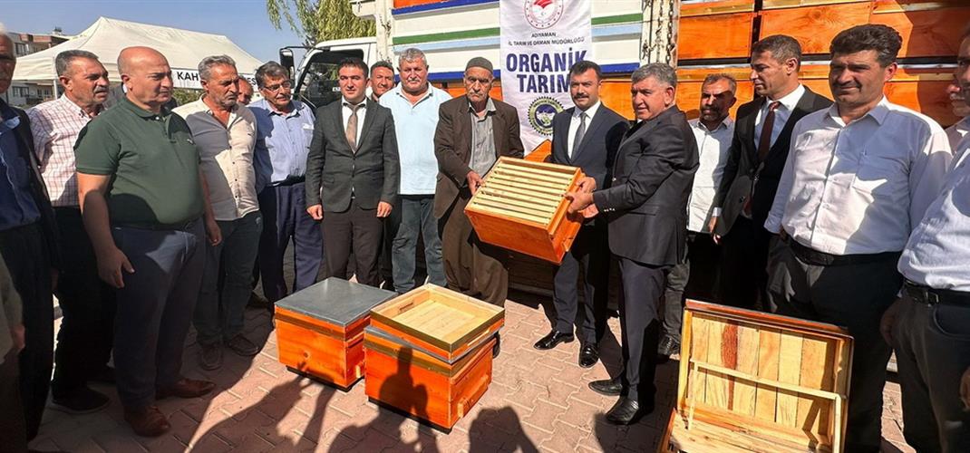 Kahta ve Sincik'te Arıcılarımıza 216 Kovan Dağıttık